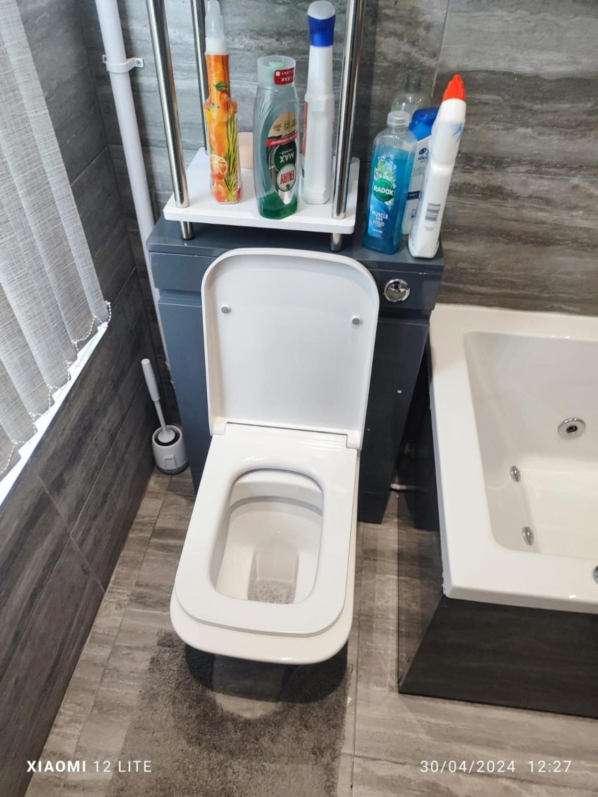 Ensuite Room With Private Bathroom At Walsall Rum bild